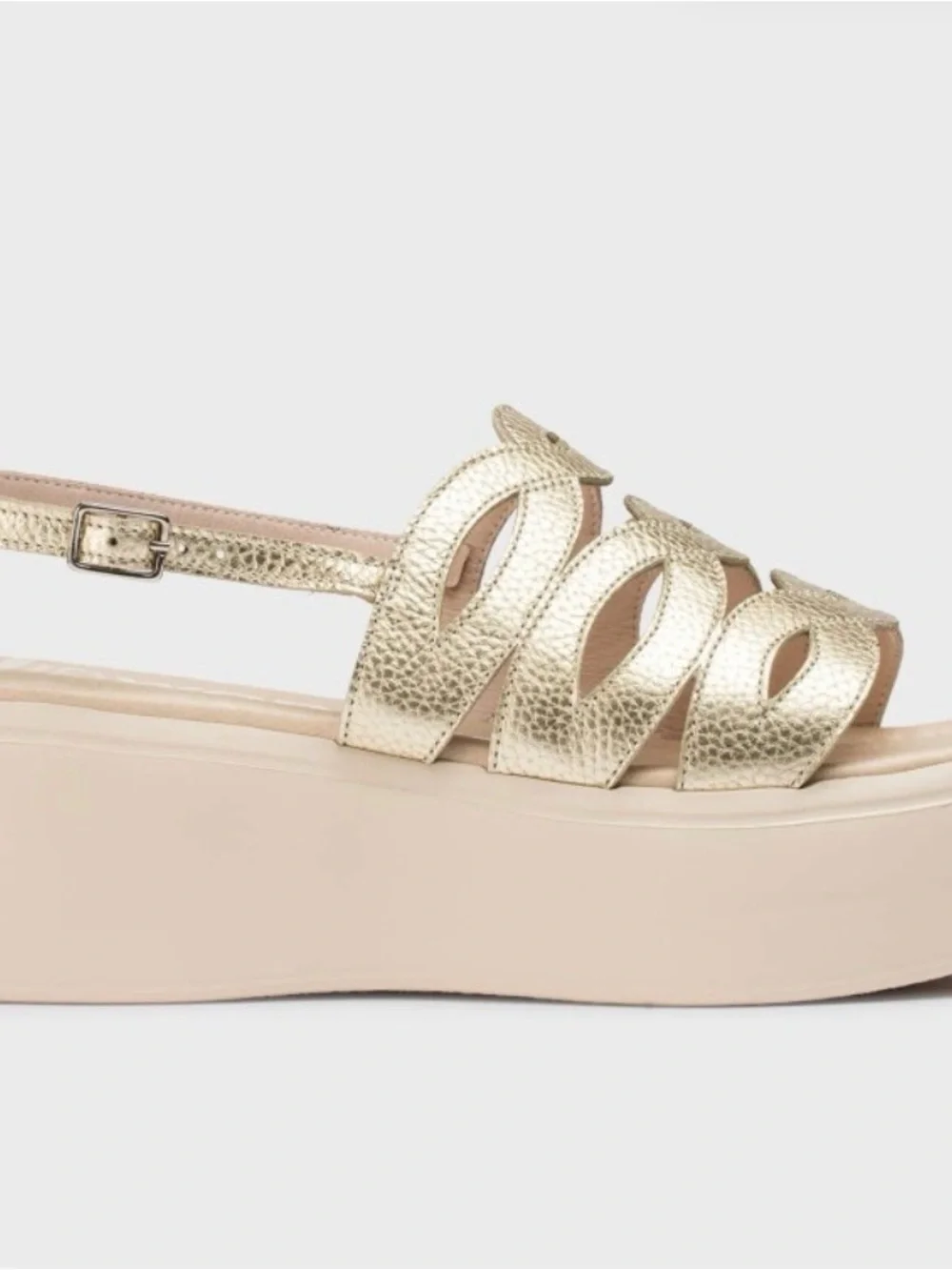 Wonders Metallic Gold Woven Platform Sandals - Women
